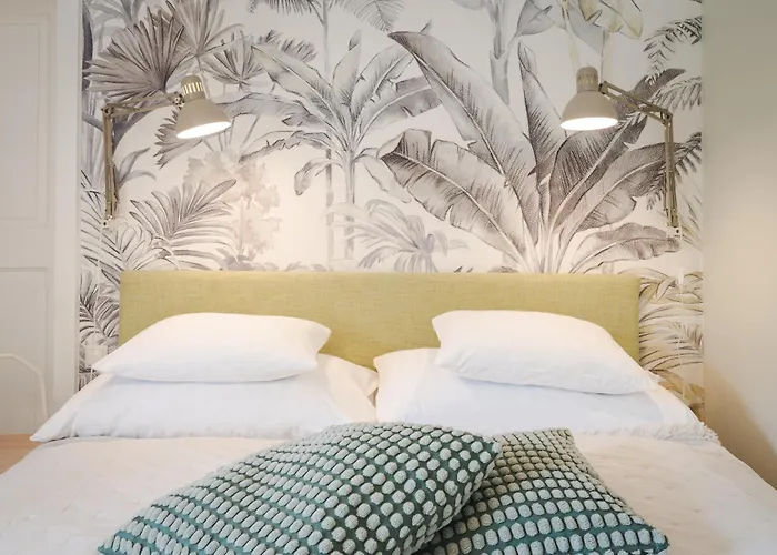 Green Flat By Grazrentals With Garden View & Parking Included
