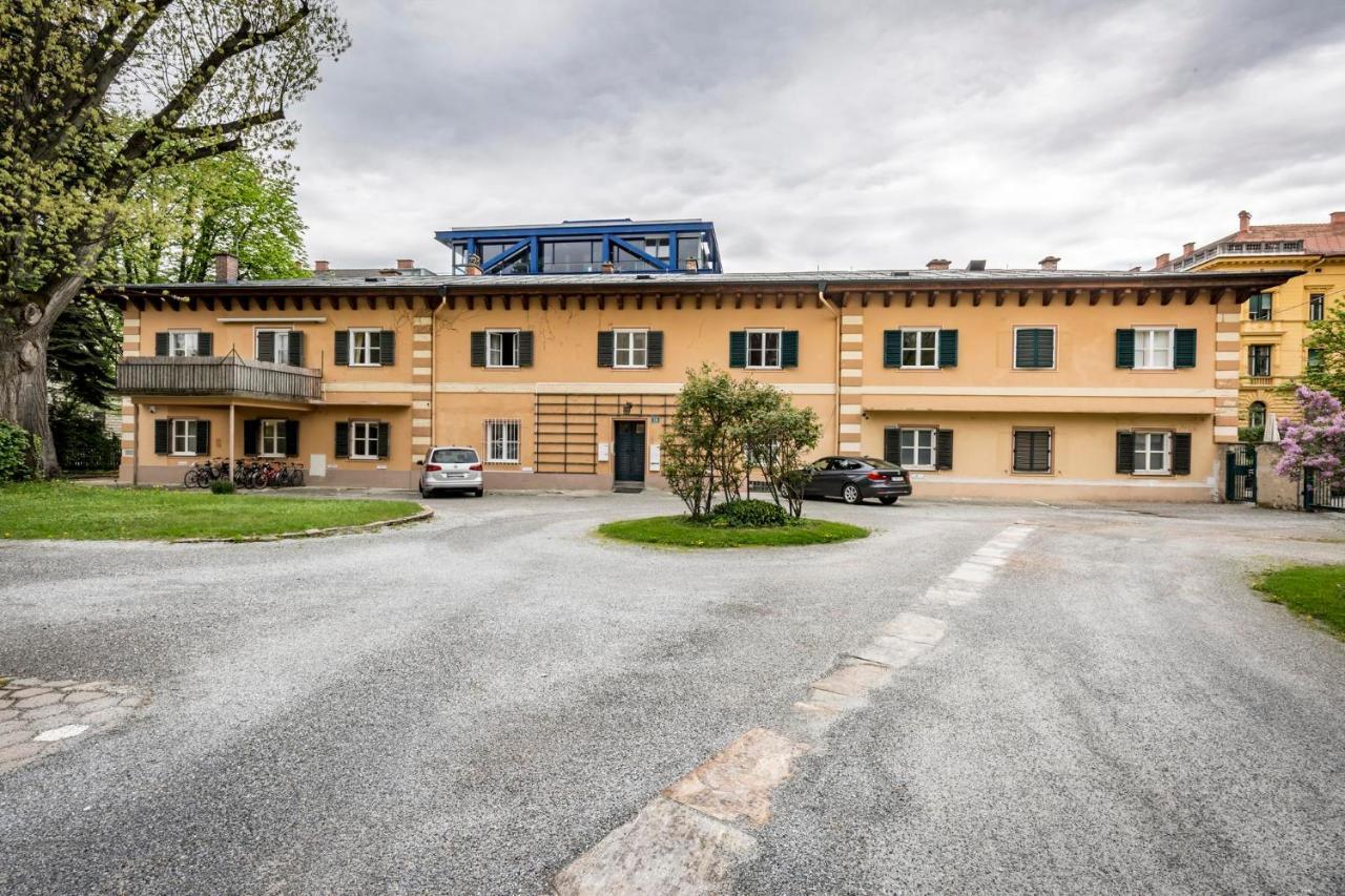 Flat By Grazrentals With Garden View & Parking Included Apartmán